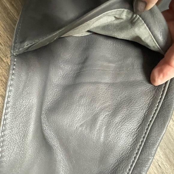 The Sash Bag Carbon Grey Classic+ Leather Crossbody Sling Bag - Picture 6 of 10